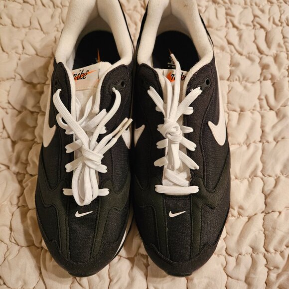 Shoes - Picture 4 of 4